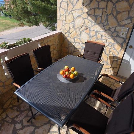 Apartman Bitunjac Gornji Karin Esterno foto