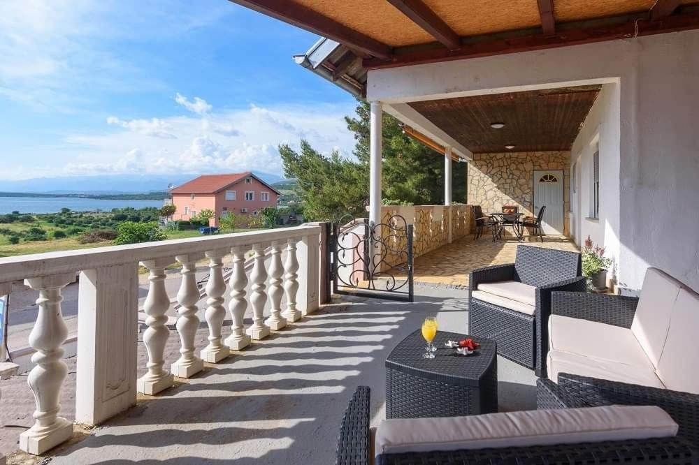 Apartman Bitunjac Gornji Karin Esterno foto