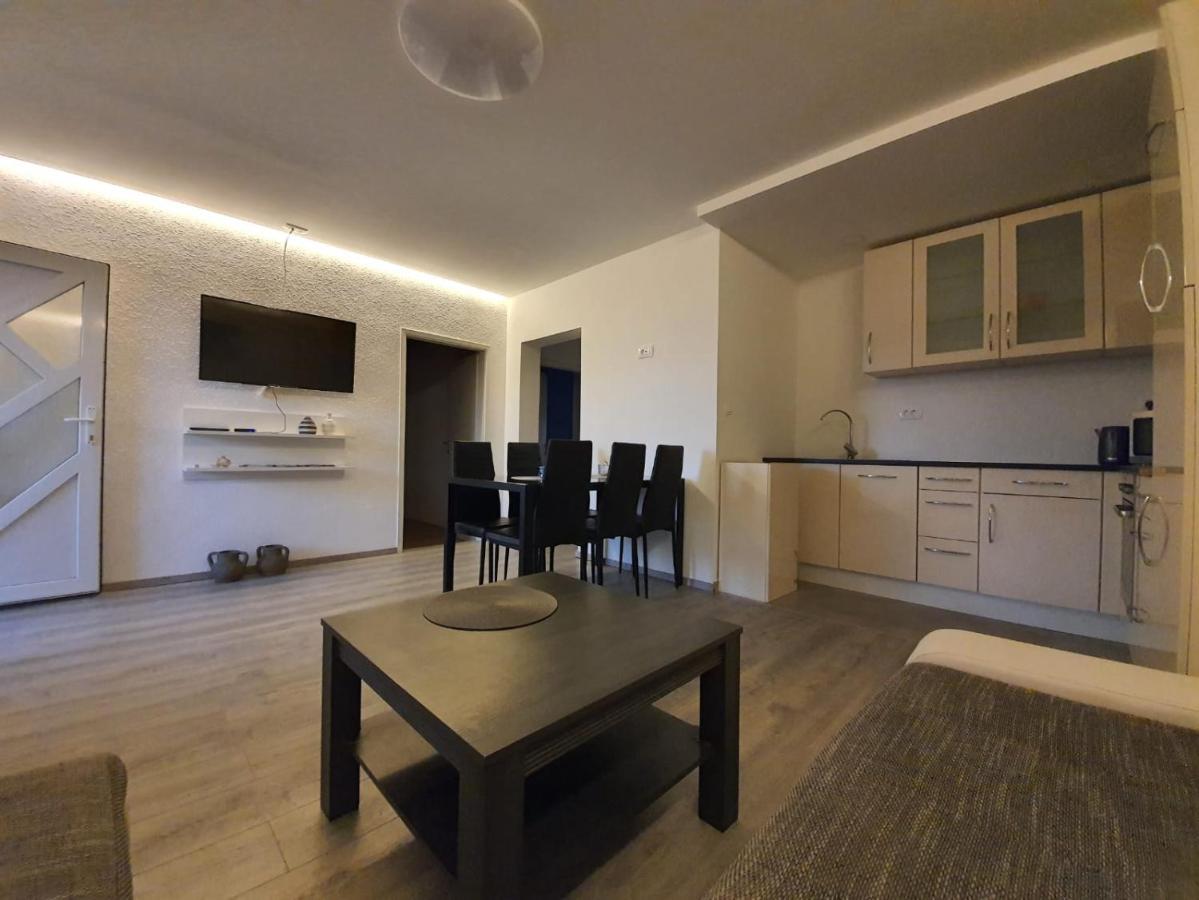 Apartman Bitunjac Gornji Karin Esterno foto