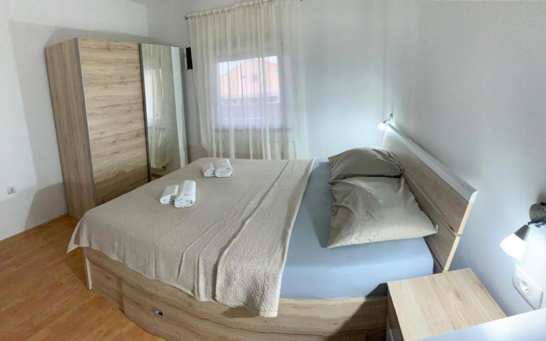 Apartman Bitunjac Gornji Karin Esterno foto