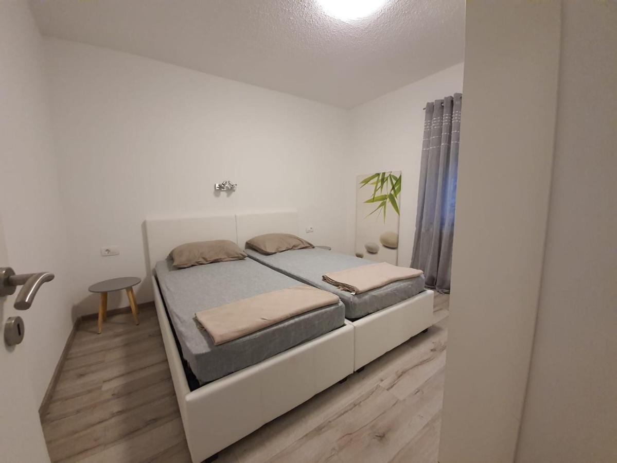 Apartman Bitunjac Gornji Karin Esterno foto